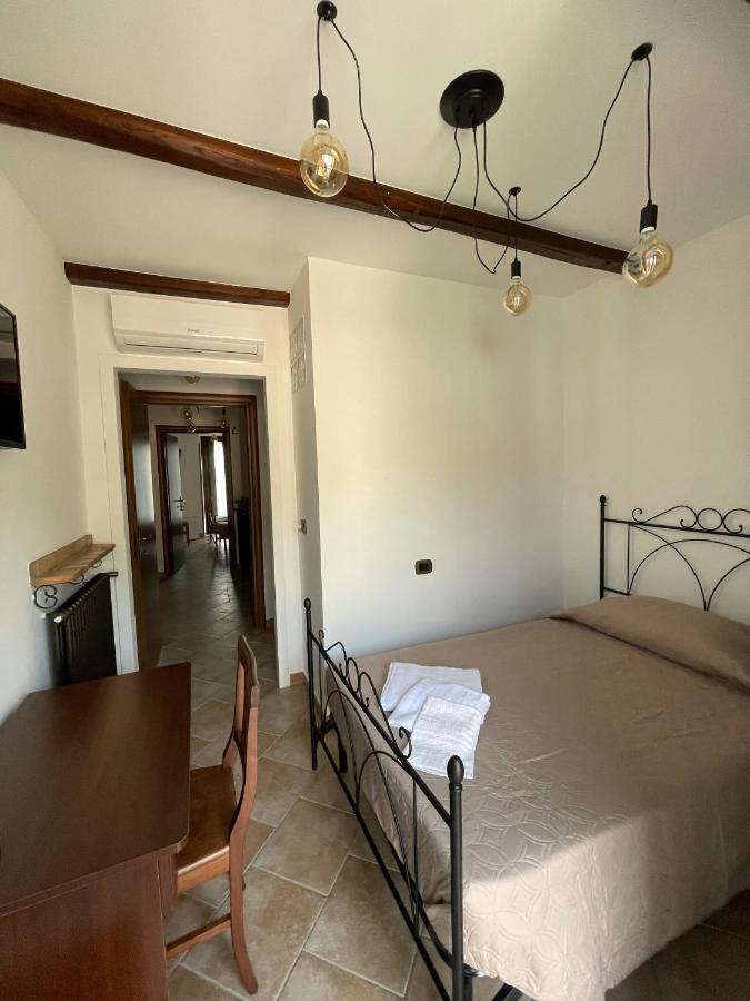 La Vie En Rose Bed & Breakfast Fondi Luaran gambar